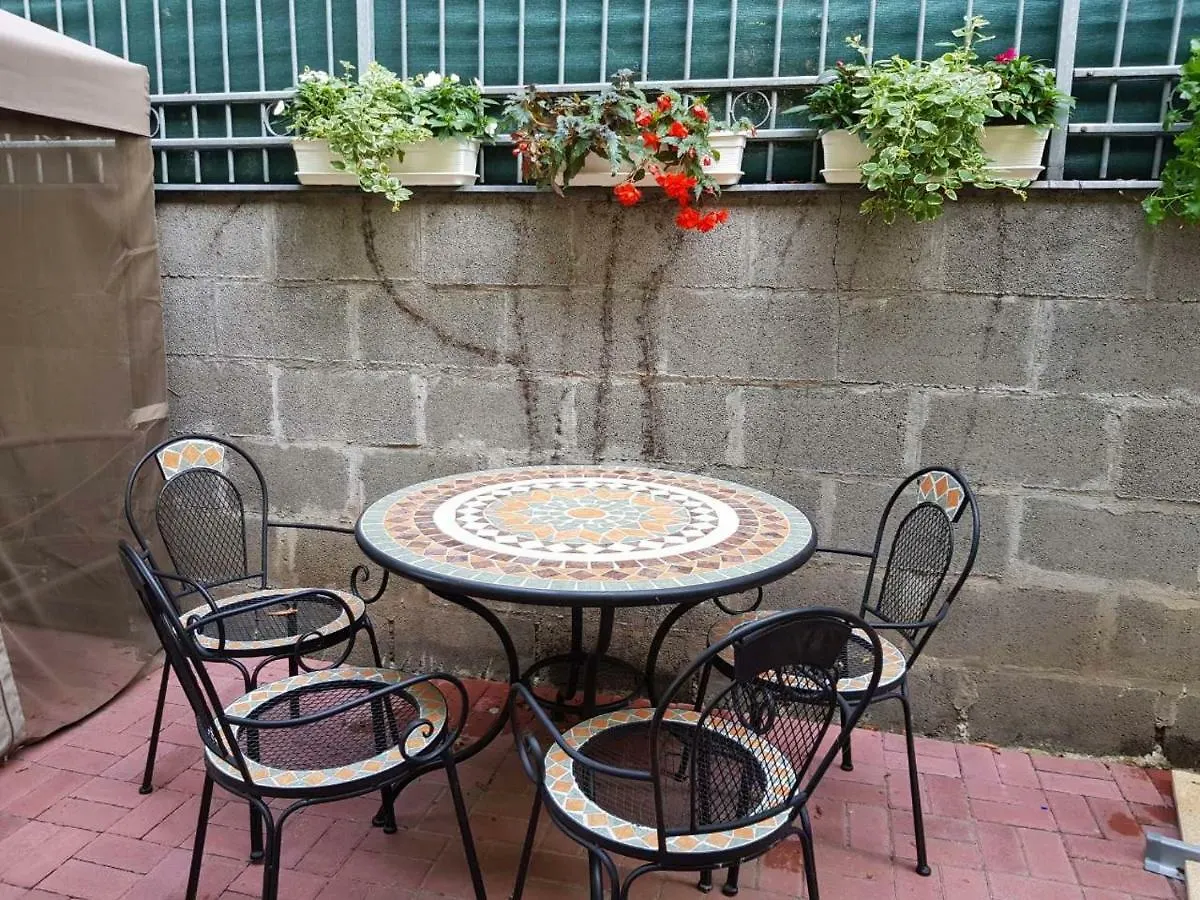 Brand New Garden Flat / Free Parking Appartement Boedapest 0*,