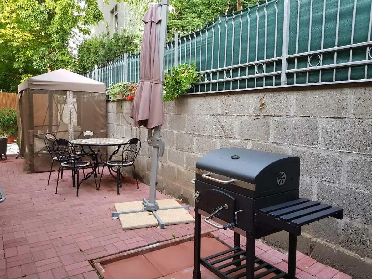 Brand New Garden Flat / Free Parking Appartement Boedapest